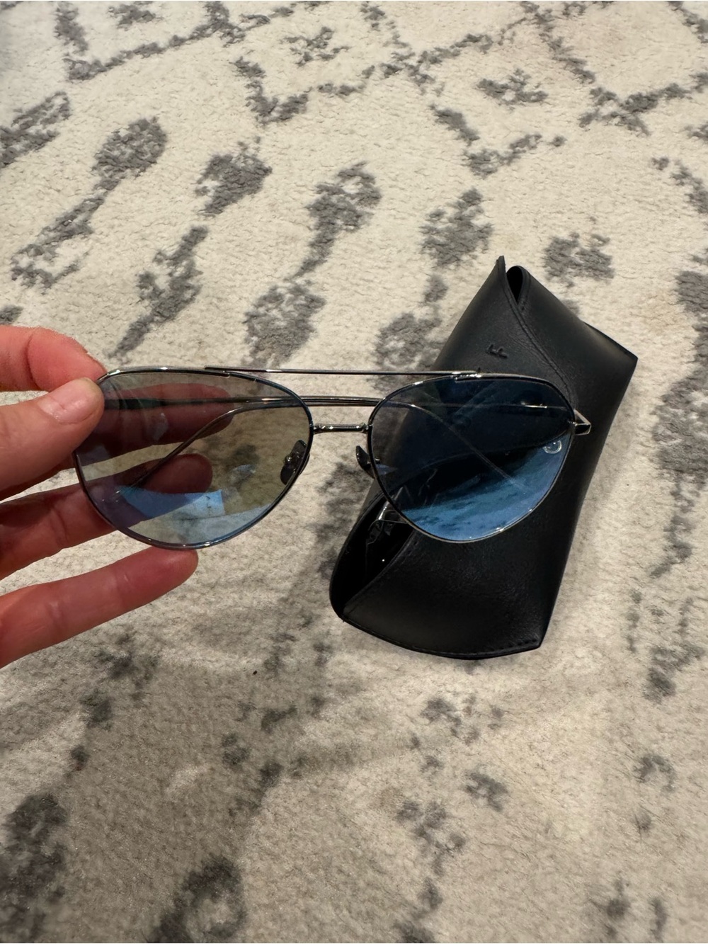 Aviator-Style Sunglasses with Blue Mirrored Lenses - DIFF - Picture 3 of 4